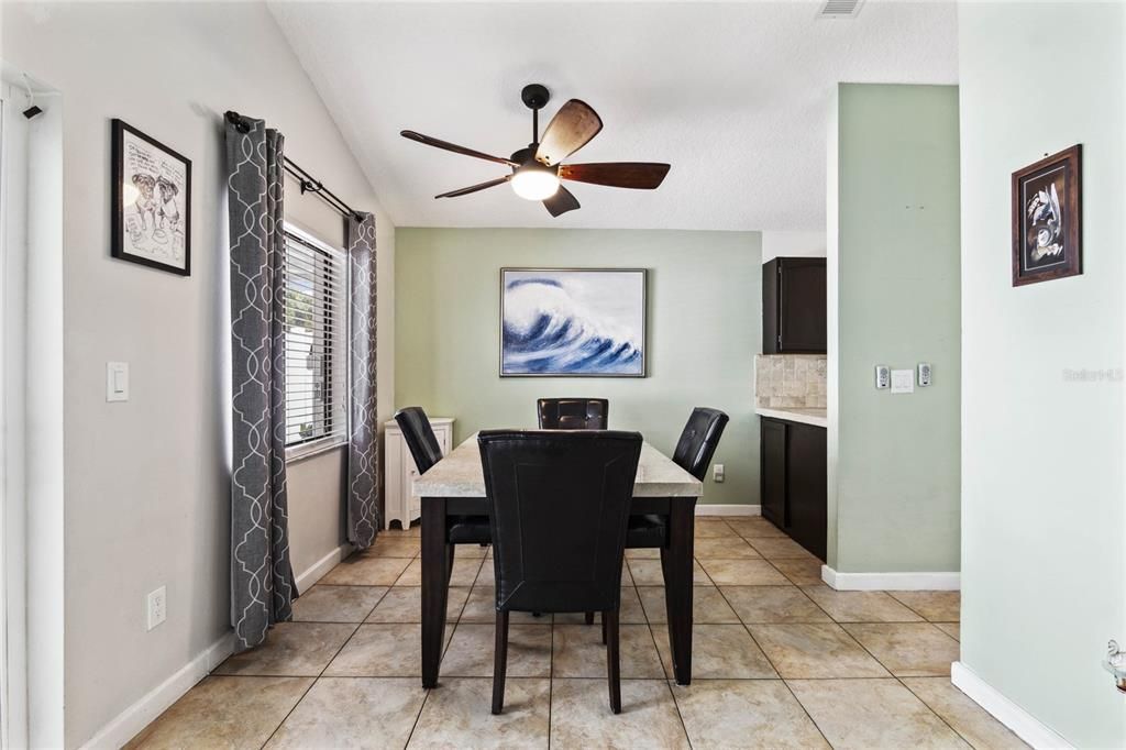 dining area - 2078 Grasmere Dr