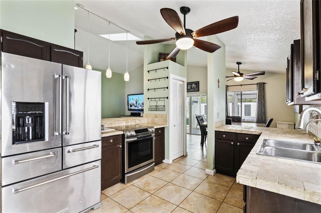 kitchen -2078 Grasmere Dr