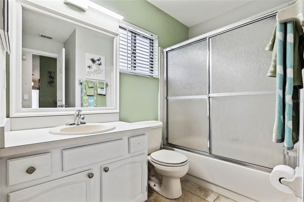 guest bathroom - 2078 Grasmere Dr