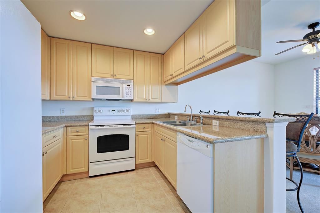 For Sale: $389,000 (2 beds, 2 baths, 1597 Square Feet)