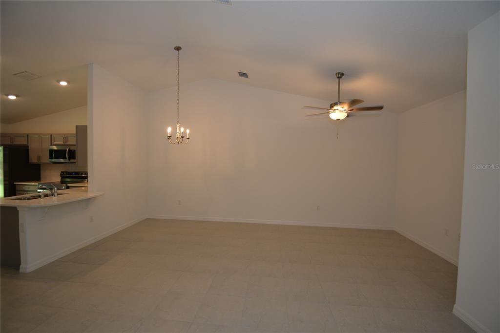 For Rent: $1,750 (3 beds, 2 baths, 1210 Square Feet)