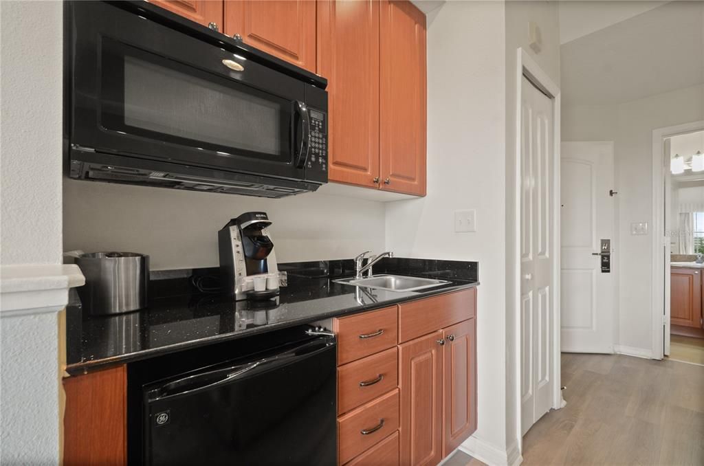 For Sale: $314,000 (2 beds, 2 baths, 1056 Square Feet)