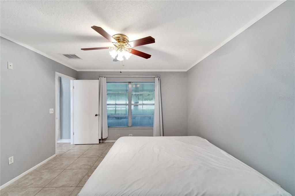 For Sale: $375,000 (3 beds, 2 baths, 1934 Square Feet)