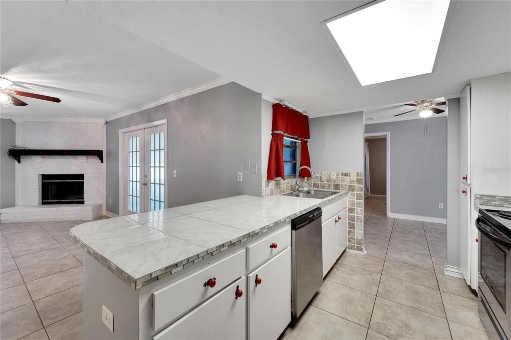 For Sale: $375,000 (3 beds, 2 baths, 1934 Square Feet)