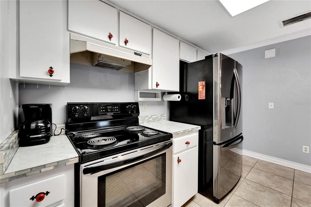 For Sale: $375,000 (3 beds, 2 baths, 1934 Square Feet)