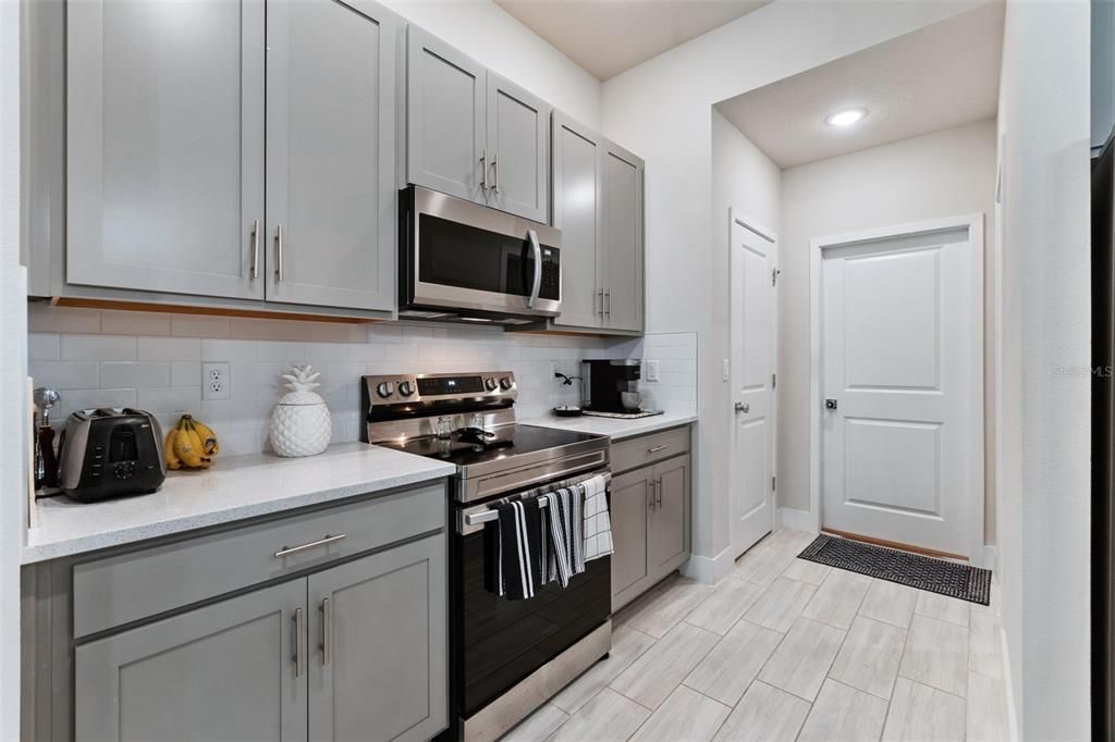 Quartz Countertops w/Tile Backsplash