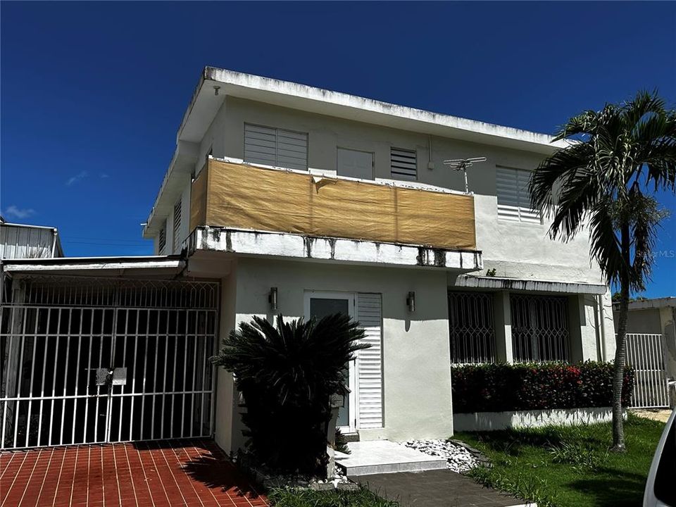 Vendido Recientemente: $325,000 (6 camas, 4 baños, 3000 Pies cuadrados)