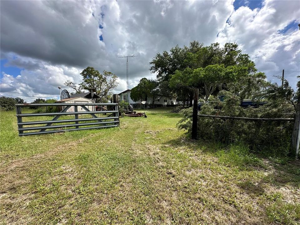 For Sale: $250,000 (3 beds, 2 baths, 1196 Square Feet)