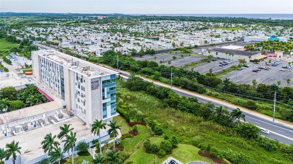 Hospital and Supermarket minutes away of Sabanera Dorado.