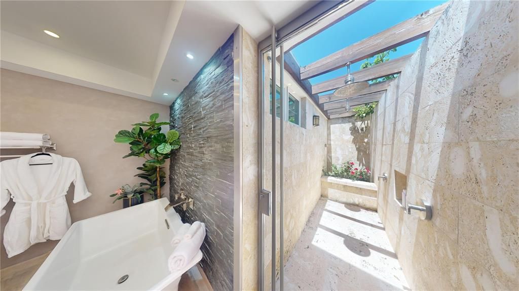 Master Ensuite and Outdoor Shower.