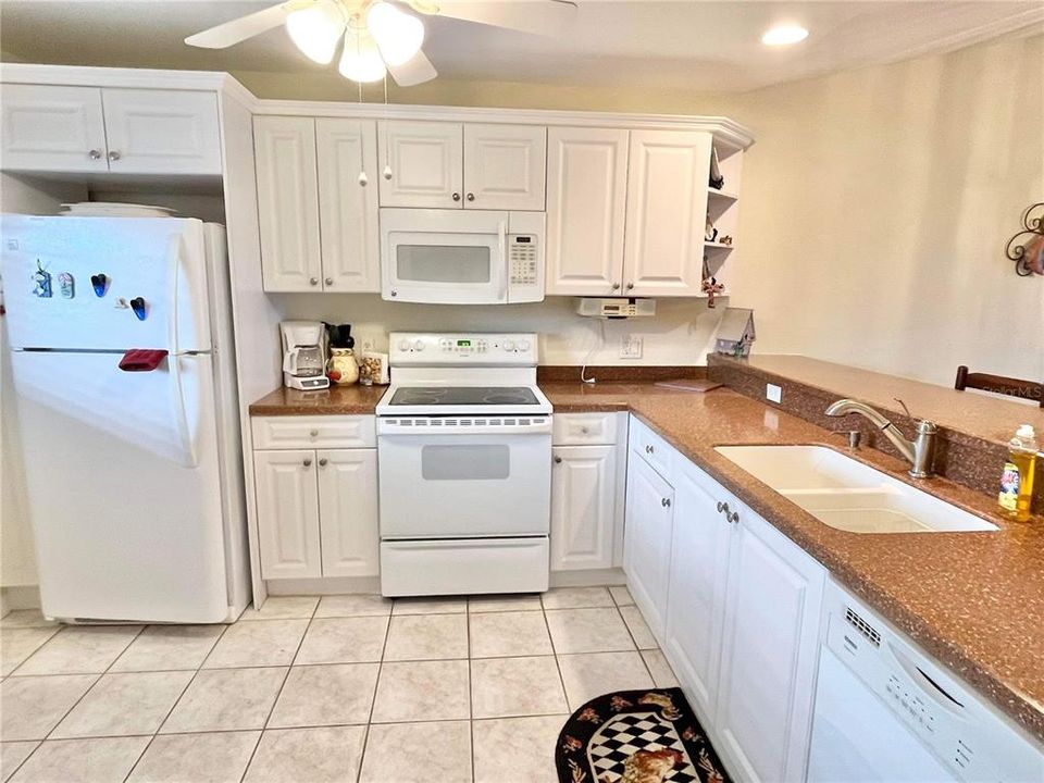 For Sale: $179,000 (2 beds, 2 baths, 1153 Square Feet)