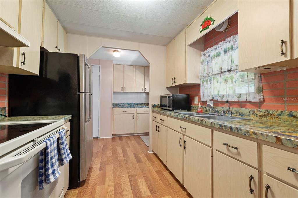 For Sale: $149,900 (2 beds, 2 baths, 1032 Square Feet)