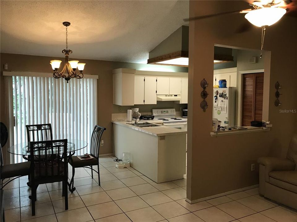 Active With Contract: $1,750 (2 beds, 2 baths, 940 Square Feet)