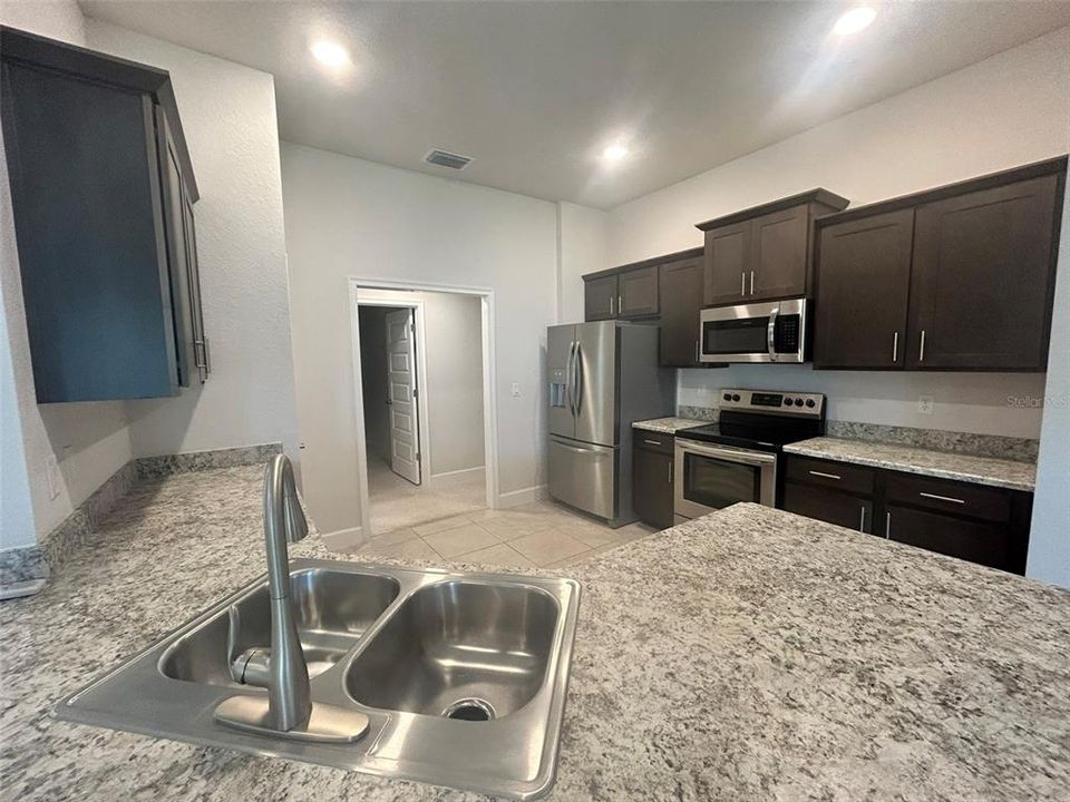 Kitchen with breakfast bar