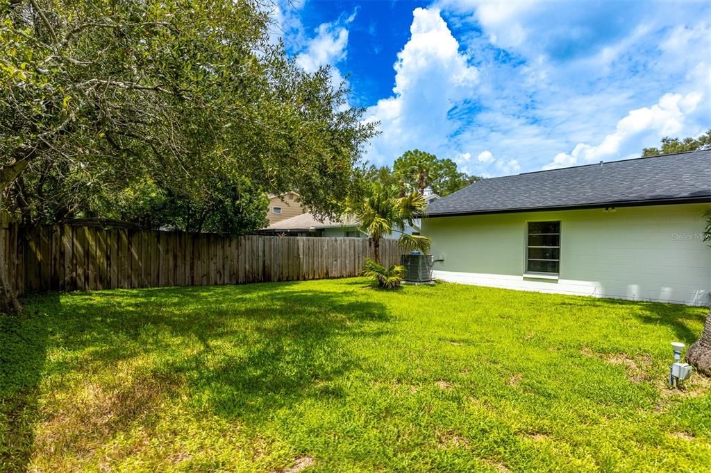 Active With Contract: $389,900 (3 beds, 2 baths, 1460 Square Feet)