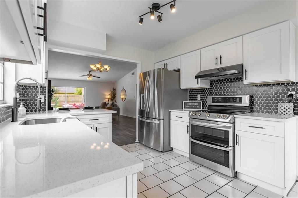 Active With Contract: $389,900 (3 beds, 2 baths, 1460 Square Feet)