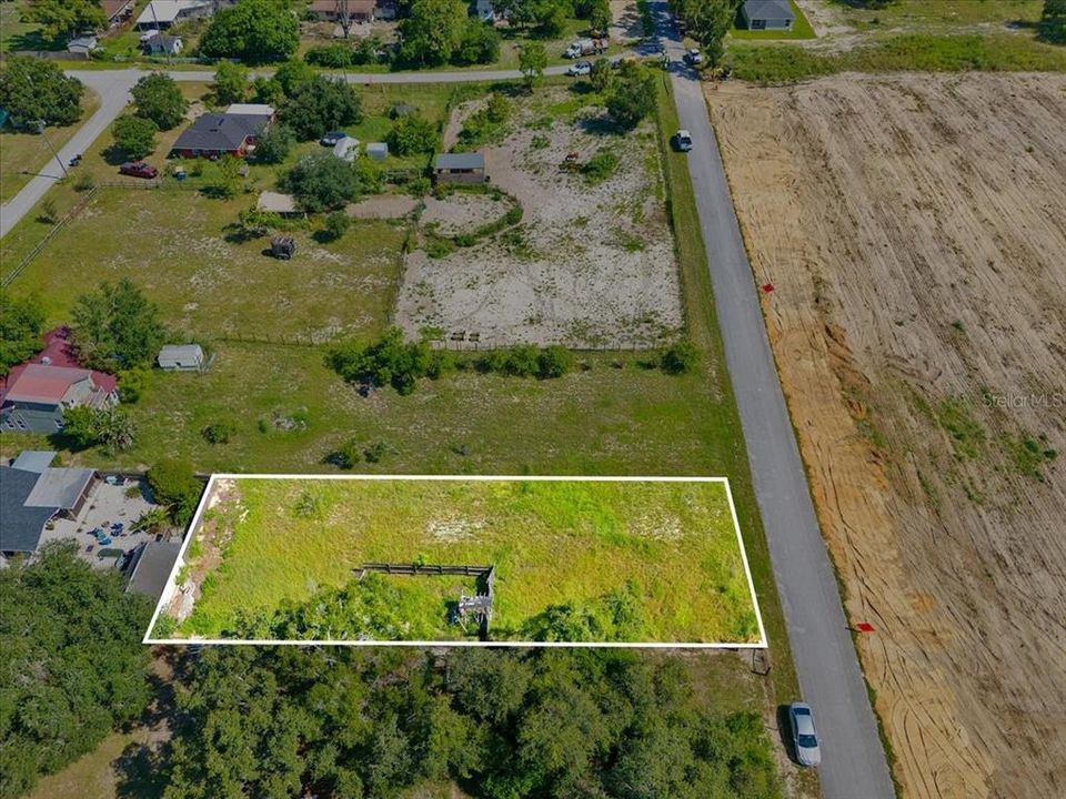 На продажу: $14,000 (0.25 acres)