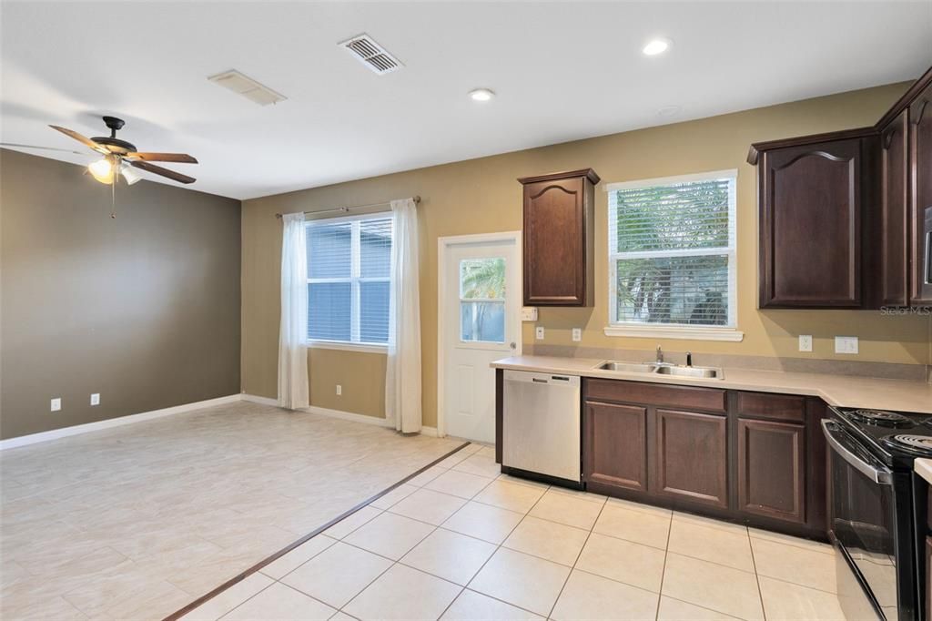 For Sale: $329,900 (2 beds, 2 baths, 1485 Square Feet)