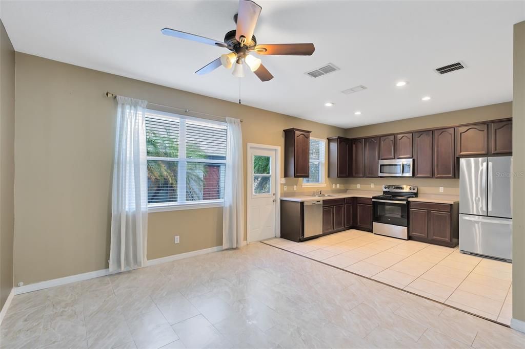 For Sale: $329,900 (2 beds, 2 baths, 1485 Square Feet)