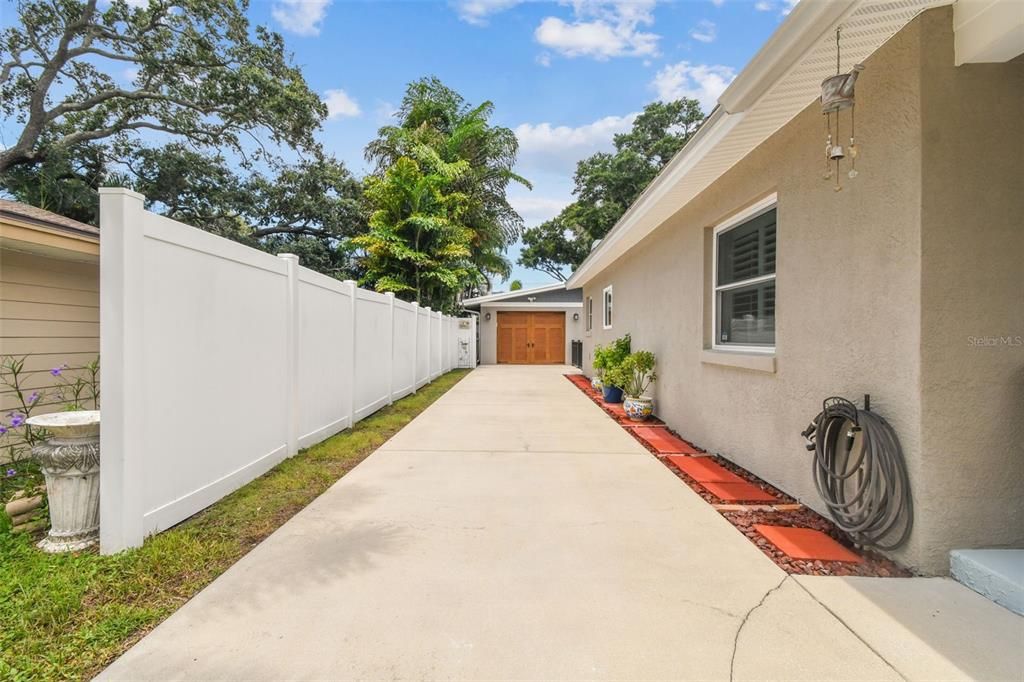 Active With Contract: $499,000 (2 beds, 2 baths, 1036 Square Feet)