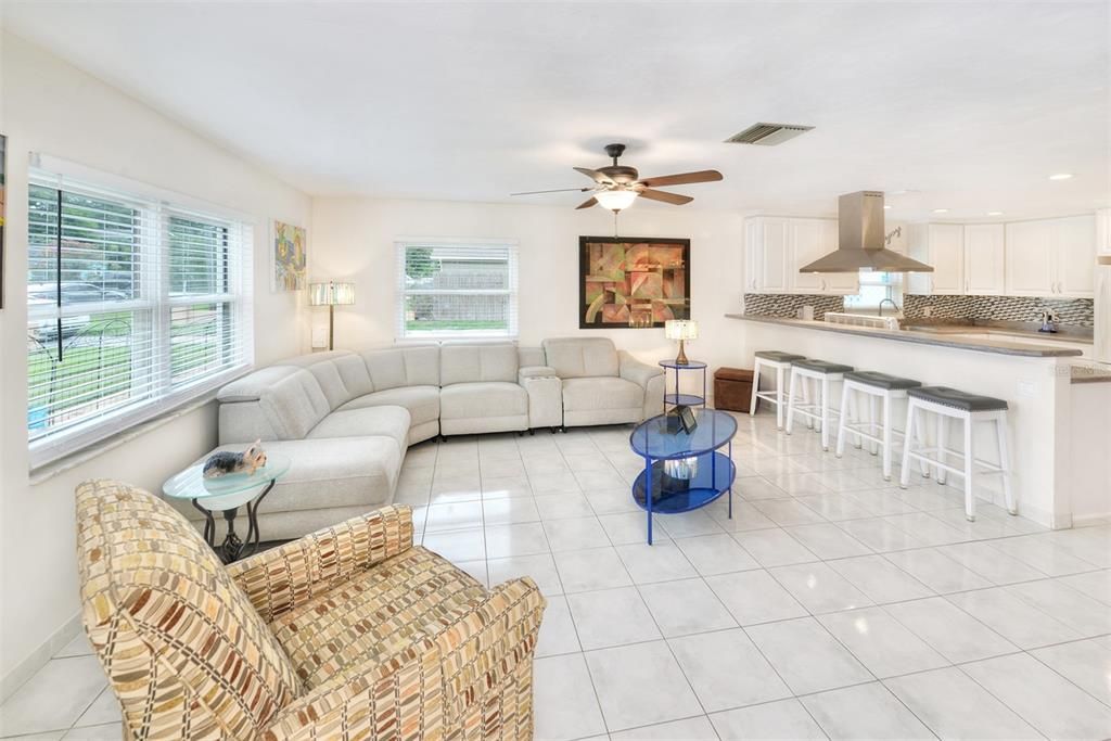 Active With Contract: $289,900 (2 beds, 1 baths, 1459 Square Feet)