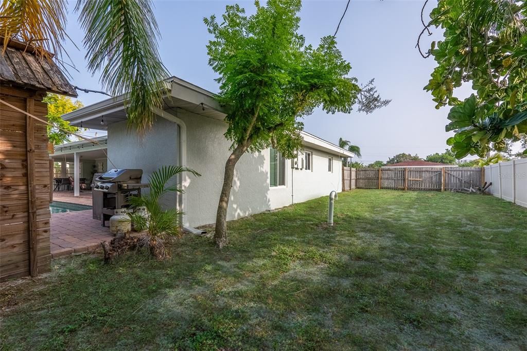 Active With Contract: $599,000 (3 beds, 3 baths, 1445 Square Feet)