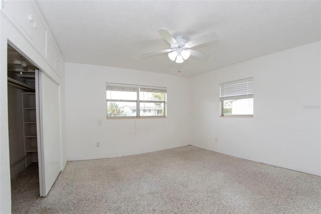 For Sale: $259,900 (2 beds, 1 baths, 1065 Square Feet)