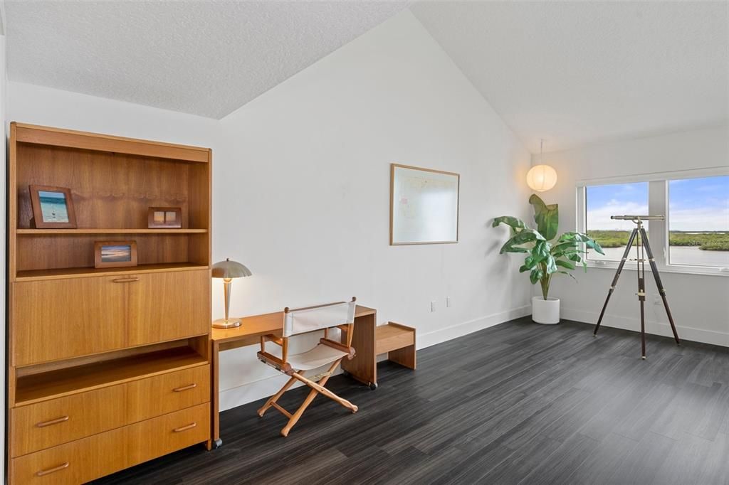 For Sale: $549,900 (2 beds, 2 baths, 1882 Square Feet)