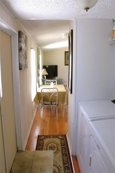 For Sale: $215,000 (2 beds, 2 baths, 896 Square Feet)