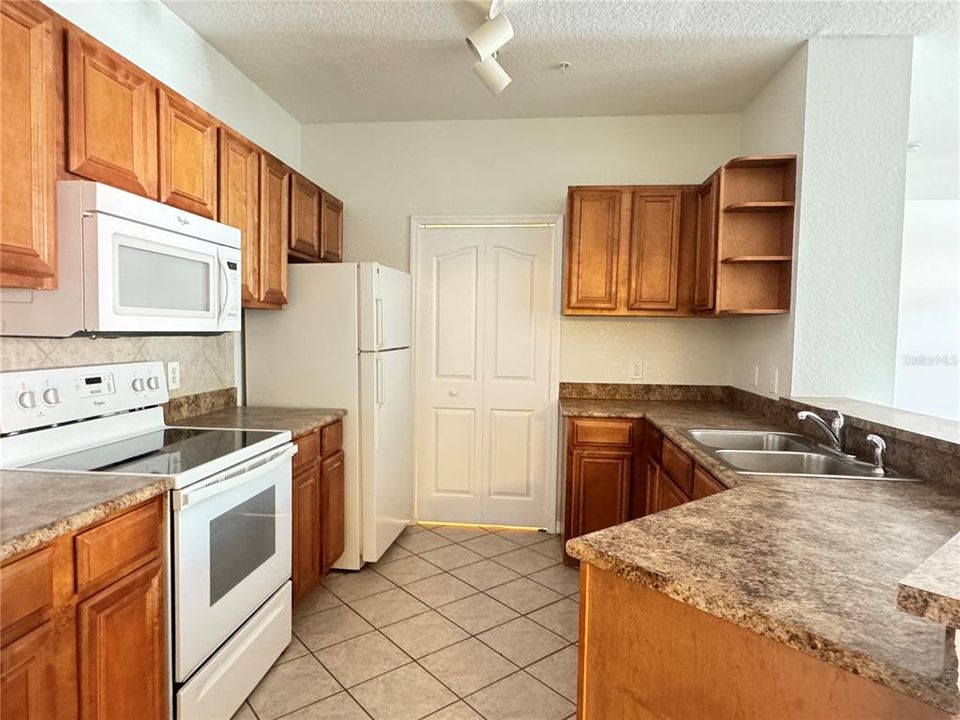 For Rent: $1,675 (2 beds, 2 baths, 1138 Square Feet)