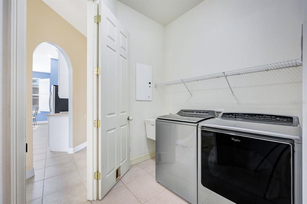 For Sale: $475,000 (3 beds, 2 baths, 2107 Square Feet)