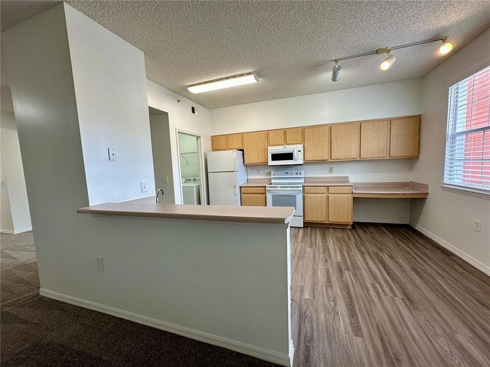 For Rent: $1,699 (2 beds, 2 baths, 999 Square Feet)