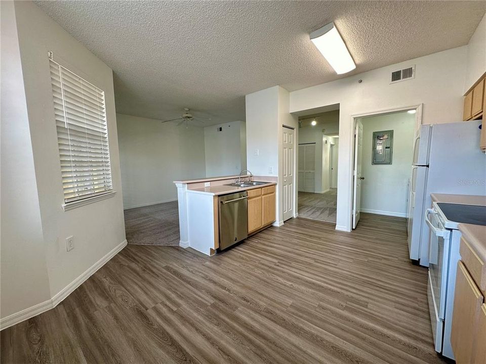 For Rent: $1,699 (2 beds, 2 baths, 999 Square Feet)