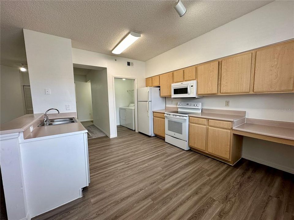 For Rent: $1,699 (2 beds, 2 baths, 999 Square Feet)