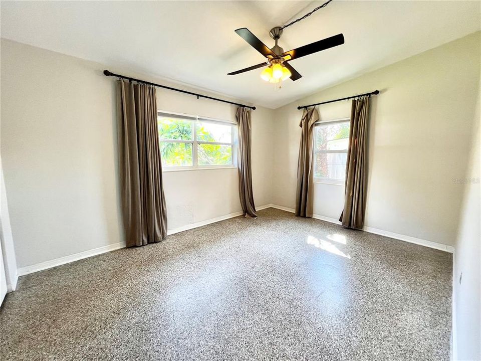 For Rent: $2,550 (2 beds, 1 baths, 859 Square Feet)