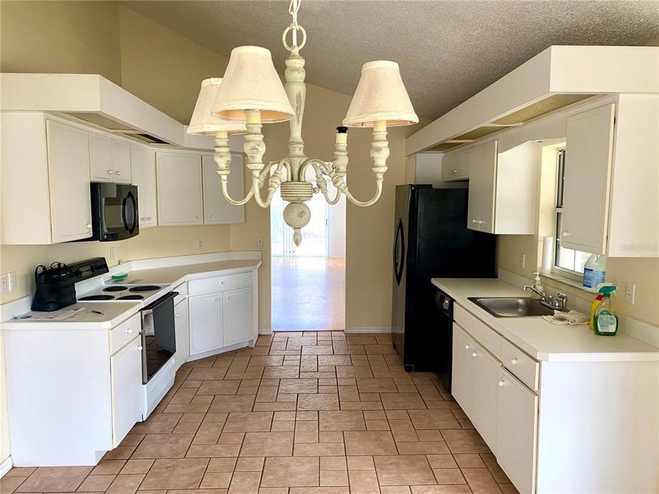 En Venta: $325,000 (3 camas, 2 baños, 2267 Pies cuadrados)