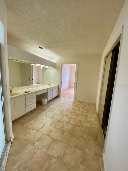 En Venta: $325,000 (3 camas, 2 baños, 2267 Pies cuadrados)