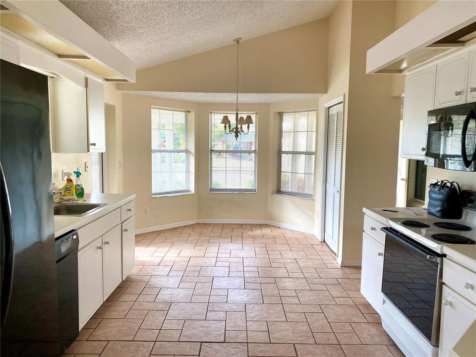 En Venta: $325,000 (3 camas, 2 baños, 2267 Pies cuadrados)