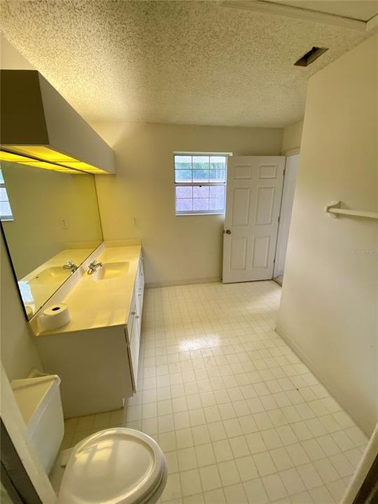 En Venta: $325,000 (3 camas, 2 baños, 2267 Pies cuadrados)