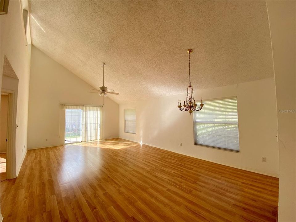 En Venta: $325,000 (3 camas, 2 baños, 2267 Pies cuadrados)