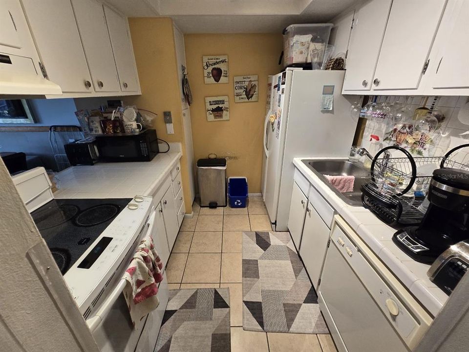 For Sale: $144,900 (2 beds, 1 baths, 952 Square Feet)