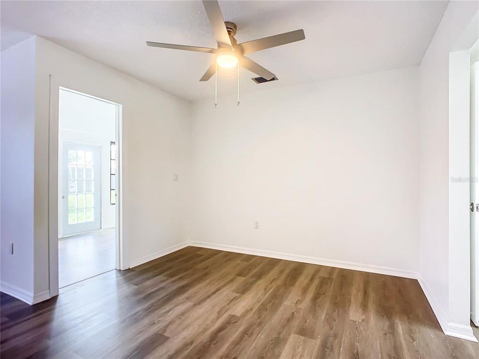 Active With Contract: $289,990 (3 beds, 2 baths, 1424 Square Feet)