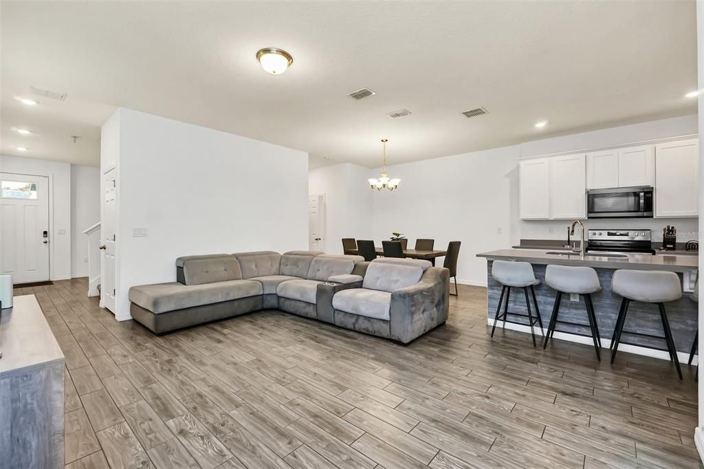 For Sale: $459,990 (3 beds, 2 baths, 2378 Square Feet)