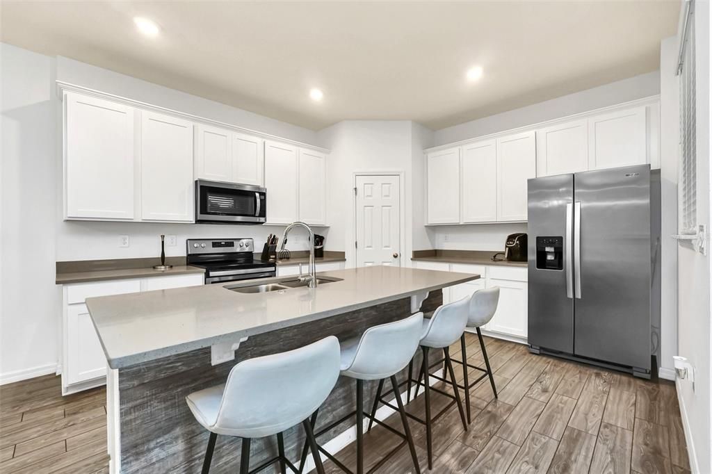 For Sale: $459,990 (3 beds, 2 baths, 2378 Square Feet)