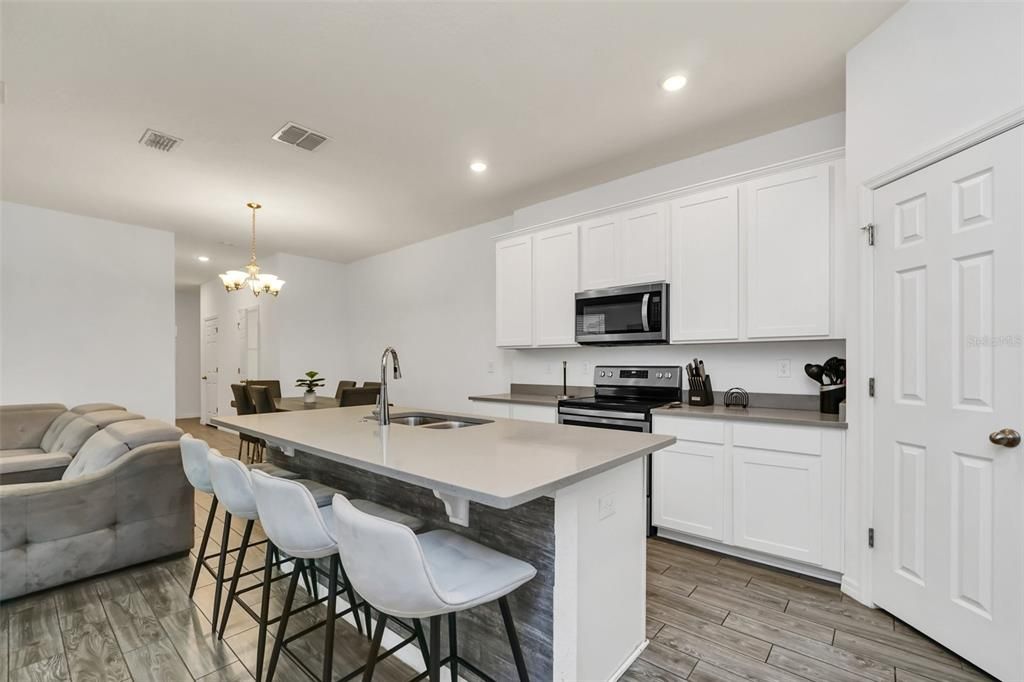 For Sale: $459,990 (3 beds, 2 baths, 2378 Square Feet)