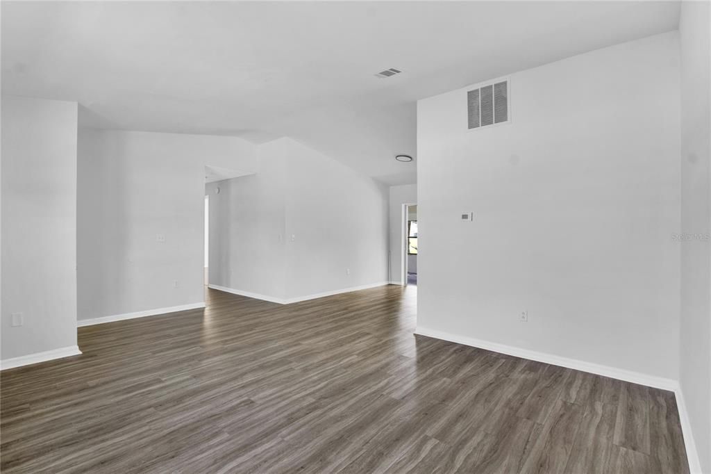 For Sale: $269,000 (2 beds, 2 baths, 1424 Square Feet)