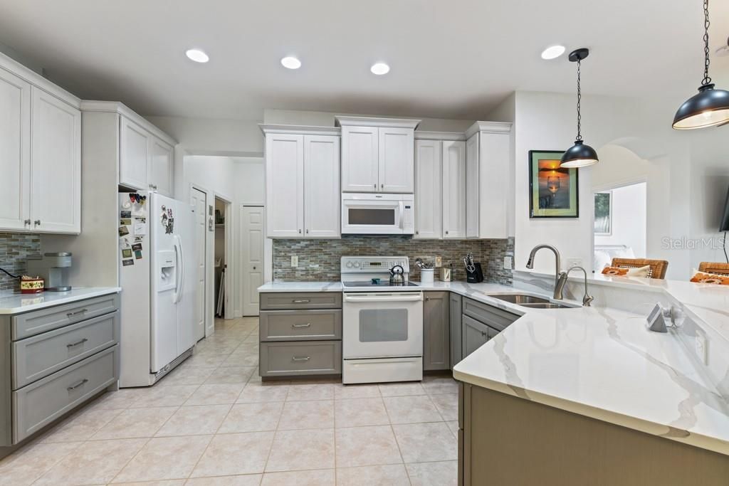 Active With Contract: $339,000 (3 beds, 2 baths, 1247 Square Feet)