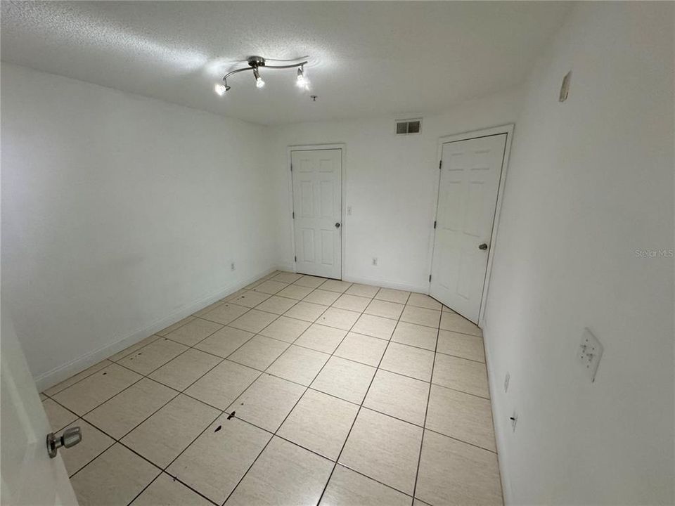 For Rent: $1,300 (1 beds, 1 baths, 762 Square Feet)