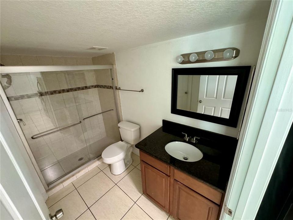 For Rent: $1,300 (1 beds, 1 baths, 762 Square Feet)