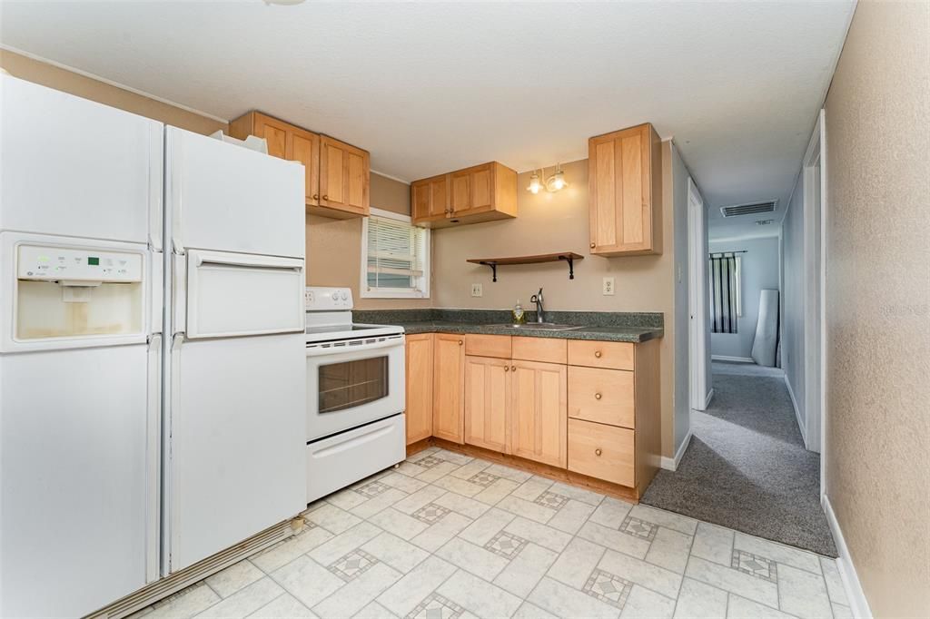 For Sale: $159,900 (2 beds, 1 baths, 980 Square Feet)